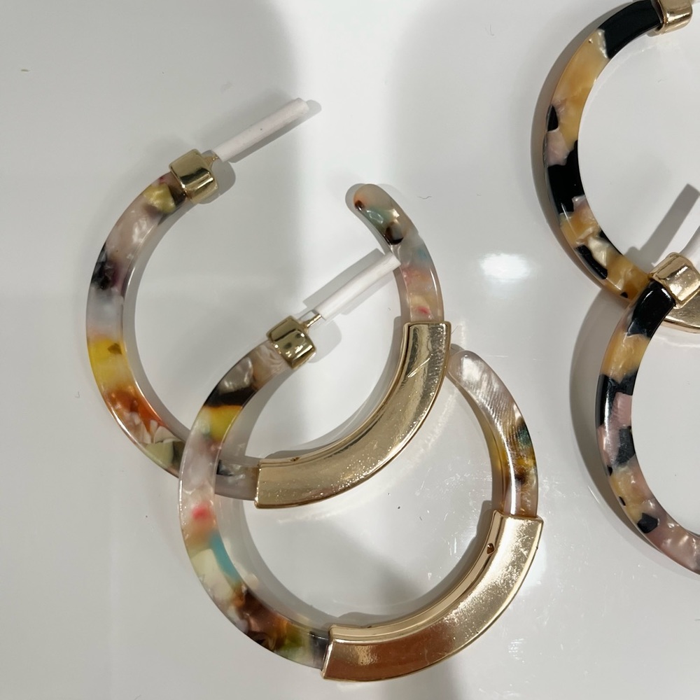 ⭐️ RESIN HOOP EARRINGS. 3 styles avail. - Picture 5 of 5